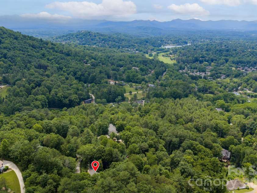 153 Skyview Circle, Asheville, NC 28804.  MLS# CAR4376088, YatesRealty ID 38604. 
