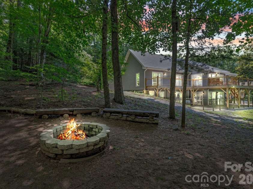 153 Skyview Circle, Asheville, NC 28804.  MLS# CAR4376088, YatesRealty ID 38604. 