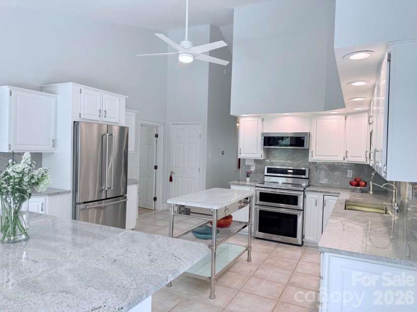 153 Skyview Circle, Asheville, NC 28804.  MLS# CAR4376088, YatesRealty ID 38604. 