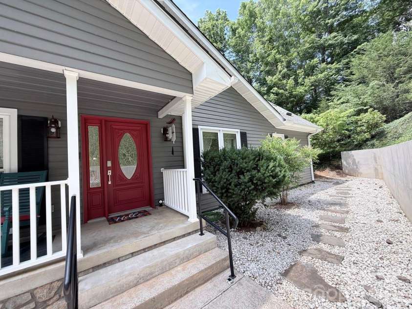 153 Skyview Circle, Asheville, NC 28804.  MLS# CAR4376088, YatesRealty ID 38604. 