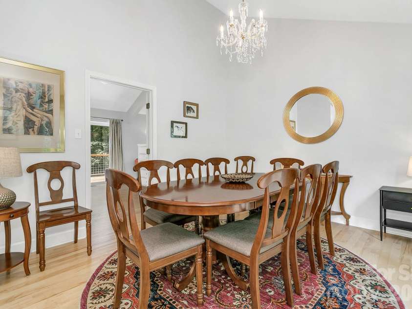 153 Skyview Circle, Asheville, NC 28804.  MLS# CAR4376088, YatesRealty ID 38604. 