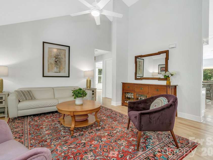 153 Skyview Circle, Asheville, NC 28804.  MLS# CAR4376088, YatesRealty ID 38604. 