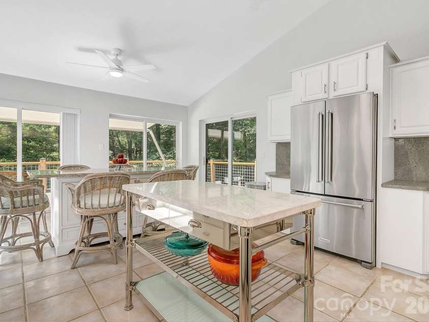 153 Skyview Circle, Asheville, NC 28804.  MLS# CAR4376088, YatesRealty ID 38604. 