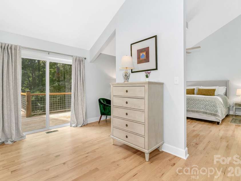 153 Skyview Circle, Asheville, NC 28804.  MLS# CAR4376088, YatesRealty ID 38604. 