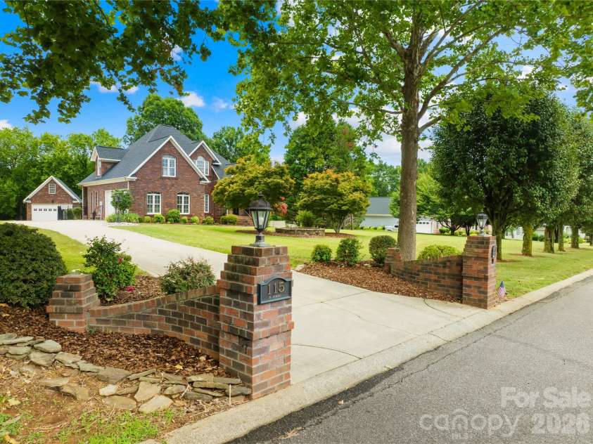 115 Gibbs Road, Mooresville, NC 28117.  MLS# CAR4403261, YatesRealty ID 38607. 