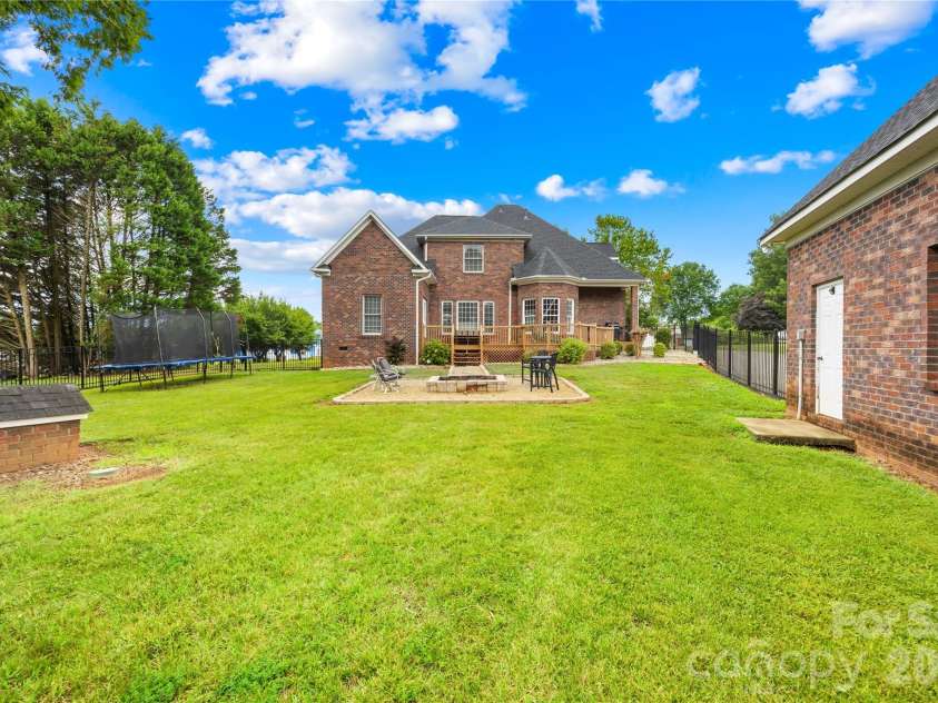 115 Gibbs Road, Mooresville, NC 28117.  MLS# CAR4403261, YatesRealty ID 38607. 