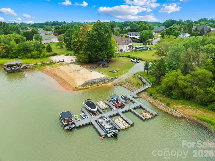 115 Gibbs Road, Mooresville, NC 28117.  MLS# CAR4403261, YatesRealty ID 38607. 