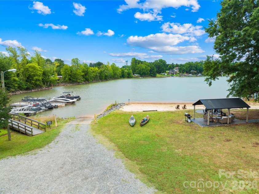 115 Gibbs Road, Mooresville, NC 28117.  MLS# CAR4403261, YatesRealty ID 38607. 