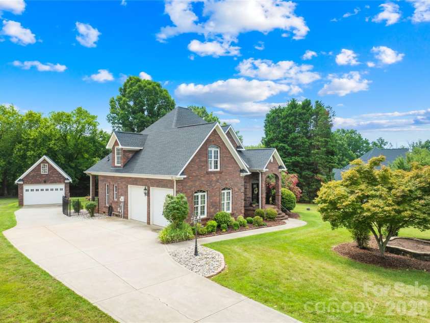 115 Gibbs Road, Mooresville, NC 28117.  MLS# CAR4403261, YatesRealty ID 38607. 