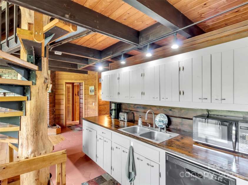 770 Shelton Cove Road, Waynesville, NC 28785.  MLS# CAR4240976, YatesRealty ID 3861. 