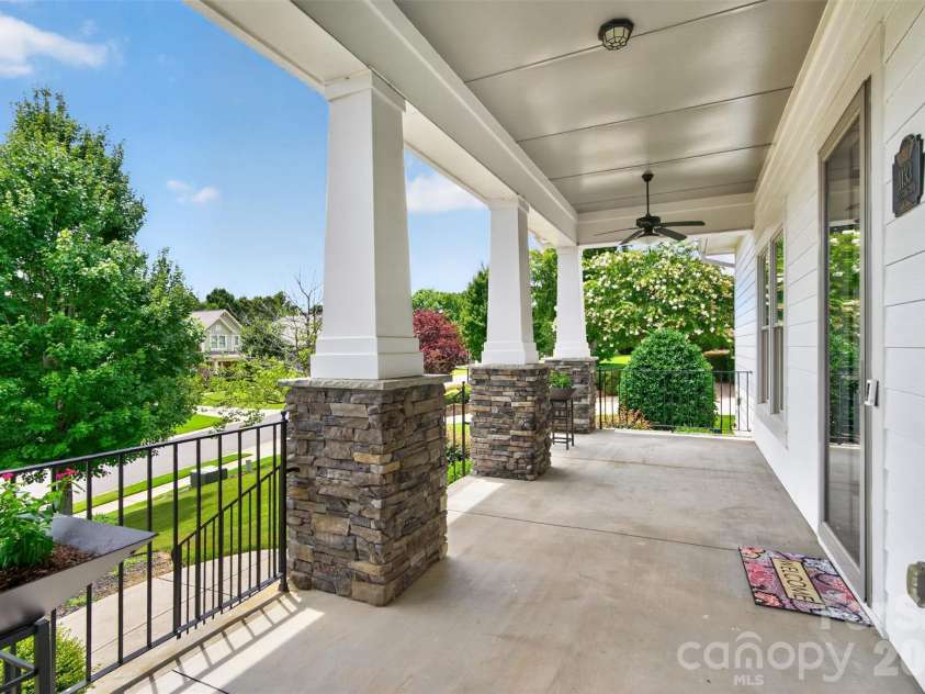 1133 Wessington Manor Lane, Fort Mill, SC 29715.  MLS# CAR4404569, YatesRealty ID 38610. 