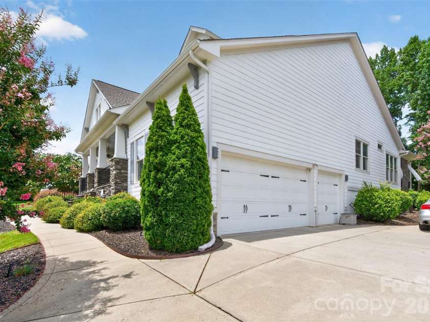 1133 Wessington Manor Lane, Fort Mill, SC 29715.  MLS# CAR4404569, YatesRealty ID 38610. 