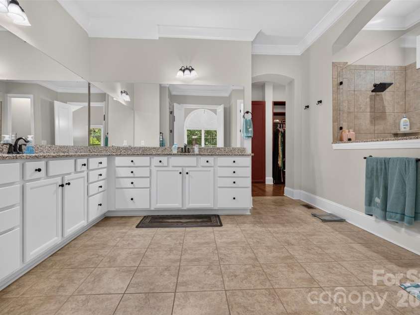 1133 Wessington Manor Lane, Fort Mill, SC 29715.  MLS# CAR4404569, YatesRealty ID 38610. 