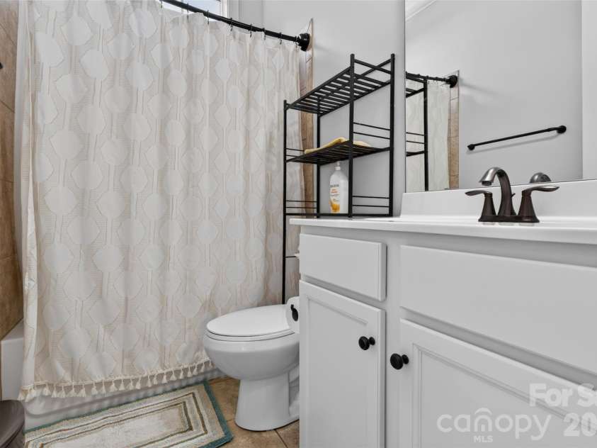 1133 Wessington Manor Lane, Fort Mill, SC 29715.  MLS# CAR4404569, YatesRealty ID 38610. 