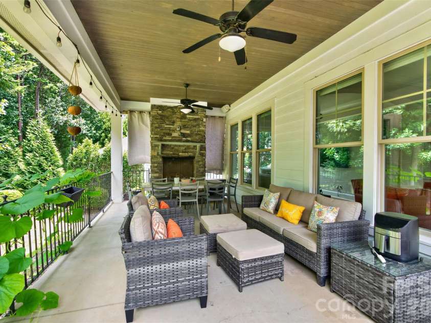 1133 Wessington Manor Lane, Fort Mill, SC 29715.  MLS# CAR4404569, YatesRealty ID 38610. 