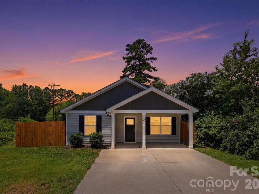 4221 End Street, Charlotte, NC 28208.  MLS# CAR4405194, YatesRealty ID 38611. 