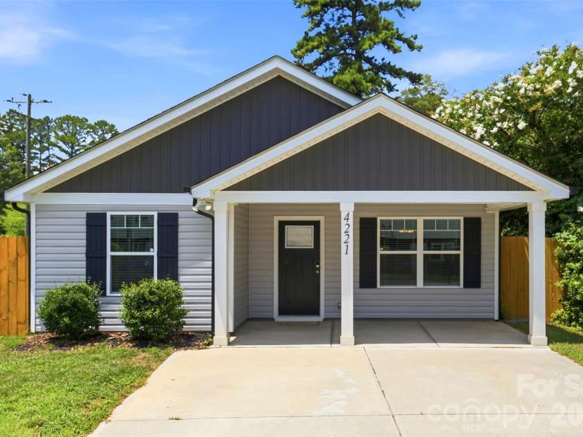 4221 End Street, Charlotte, NC 28208.  MLS# CAR4405194, YatesRealty ID 38611. 