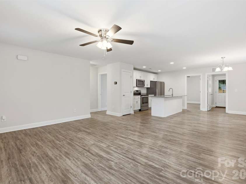 4221 End Street, Charlotte, NC 28208.  MLS# CAR4405194, YatesRealty ID 38611. 