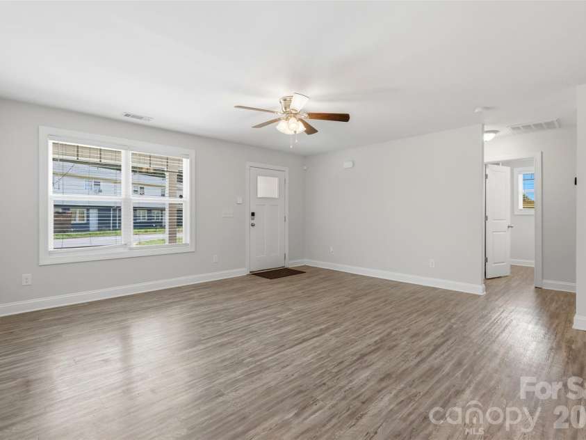4221 End Street, Charlotte, NC 28208.  MLS# CAR4405194, YatesRealty ID 38611. 