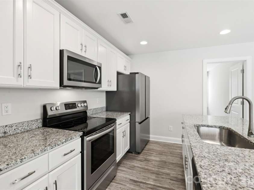 4221 End Street, Charlotte, NC 28208.  MLS# CAR4405194, YatesRealty ID 38611. 