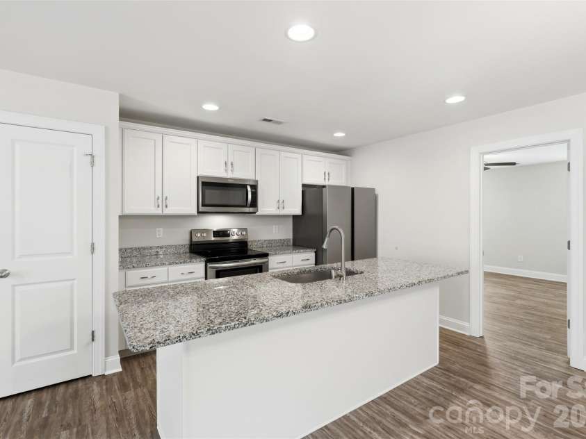 4221 End Street, Charlotte, NC 28208.  MLS# CAR4405194, YatesRealty ID 38611. 