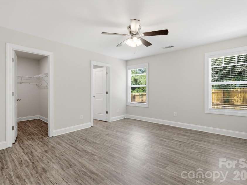 4221 End Street, Charlotte, NC 28208.  MLS# CAR4405194, YatesRealty ID 38611. 