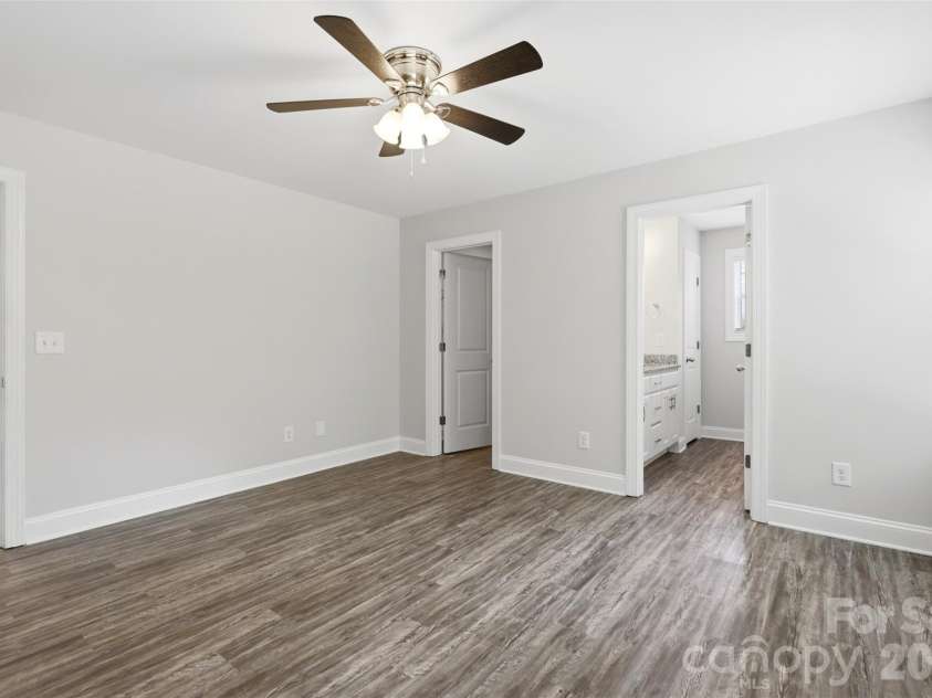 4221 End Street, Charlotte, NC 28208.  MLS# CAR4405194, YatesRealty ID 38611. 