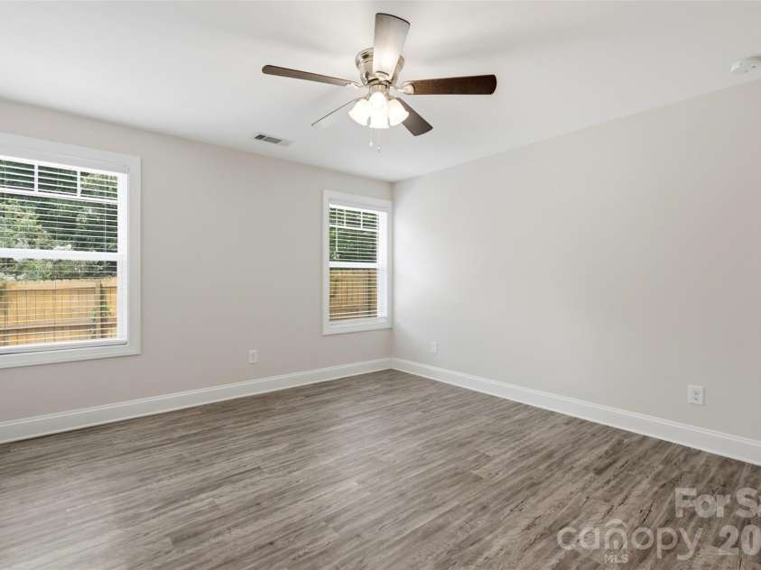 4221 End Street, Charlotte, NC 28208.  MLS# CAR4405194, YatesRealty ID 38611. 