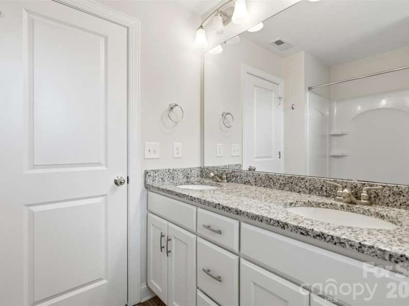 4221 End Street, Charlotte, NC 28208.  MLS# CAR4405194, YatesRealty ID 38611. 