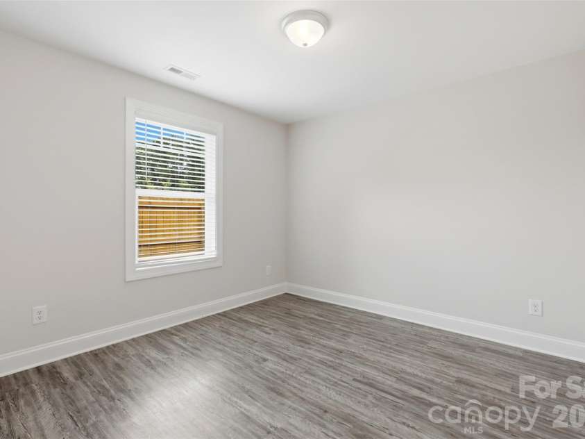 4221 End Street, Charlotte, NC 28208.  MLS# CAR4405194, YatesRealty ID 38611. 