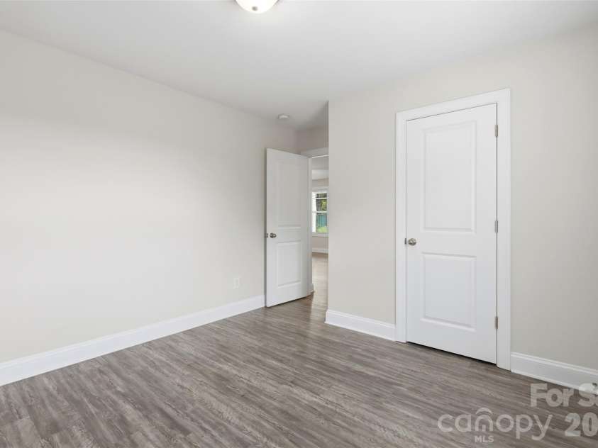4221 End Street, Charlotte, NC 28208.  MLS# CAR4405194, YatesRealty ID 38611. 