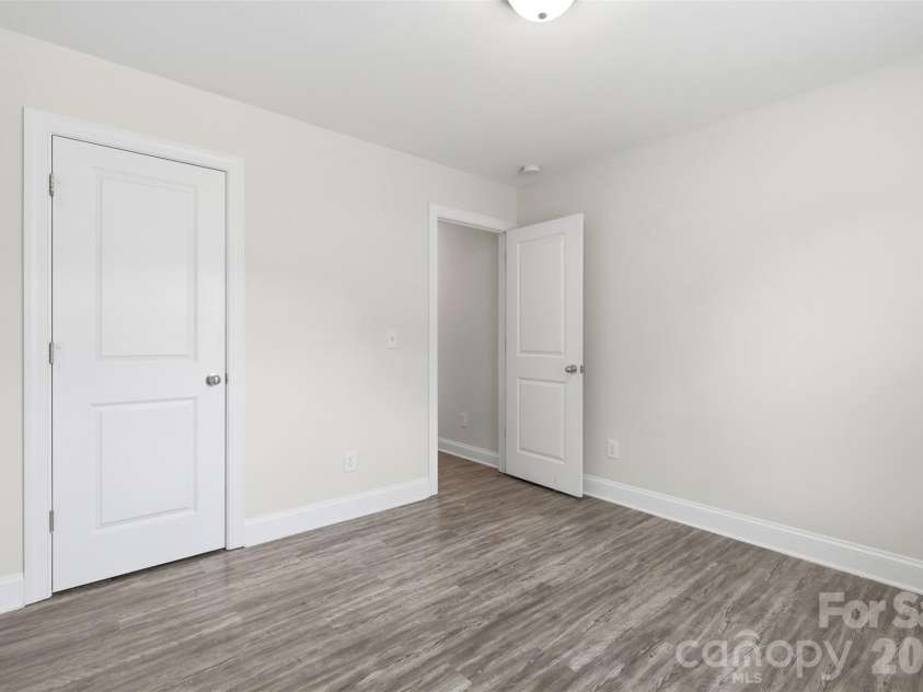 4221 End Street, Charlotte, NC 28208.  MLS# CAR4405194, YatesRealty ID 38611. 