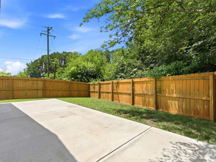 4221 End Street, Charlotte, NC 28208.  MLS# CAR4405194, YatesRealty ID 38611. 