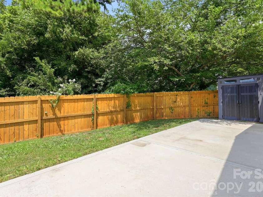 4221 End Street, Charlotte, NC 28208.  MLS# CAR4405194, YatesRealty ID 38611. 