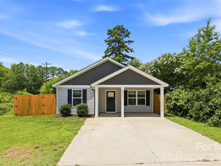 4221 End Street, Charlotte, NC 28208.  MLS# CAR4405194, YatesRealty ID 38611. 