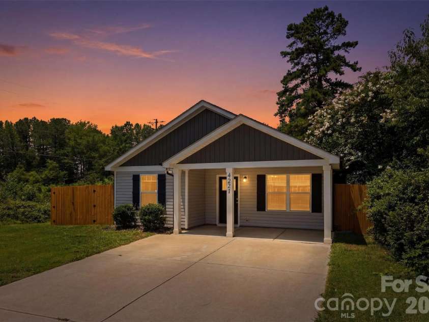 4221 End Street, Charlotte, NC 28208.  MLS# CAR4405194, YatesRealty ID 38611. 
