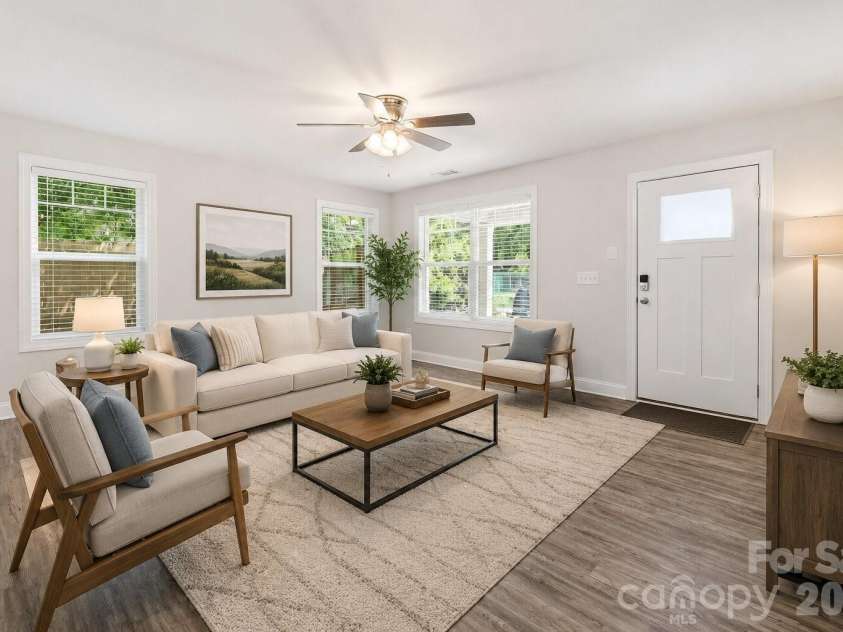 4221 End Street, Charlotte, NC 28208.  MLS# CAR4405194, YatesRealty ID 38611. 
