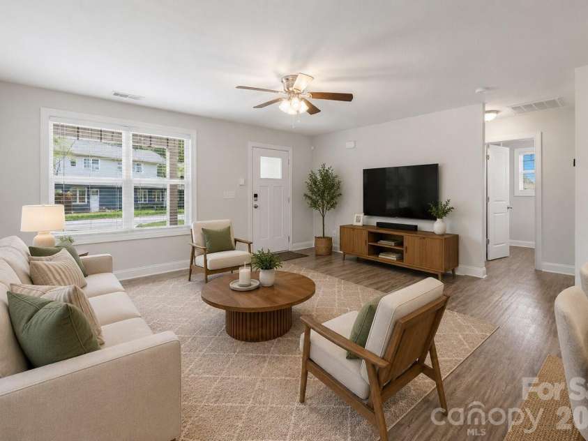 4221 End Street, Charlotte, NC 28208.  MLS# CAR4405194, YatesRealty ID 38611. 