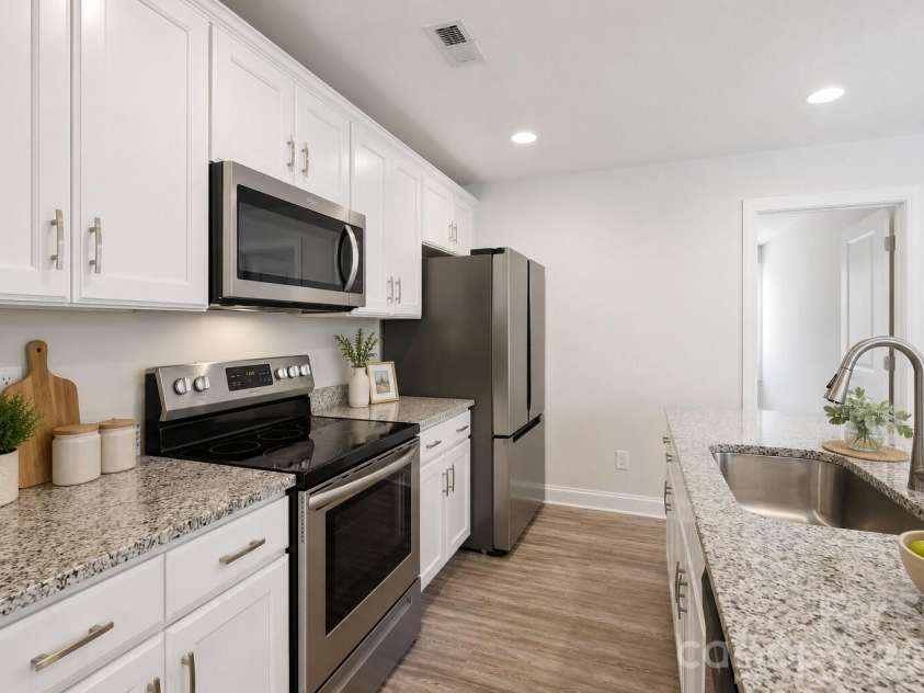 4221 End Street, Charlotte, NC 28208.  MLS# CAR4405194, YatesRealty ID 38611. 