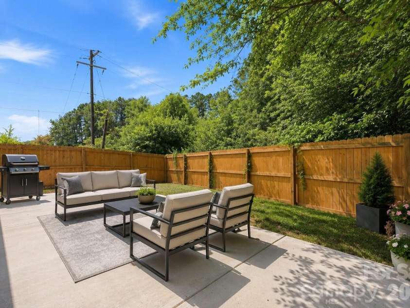 4221 End Street, Charlotte, NC 28208.  MLS# CAR4405194, YatesRealty ID 38611. 