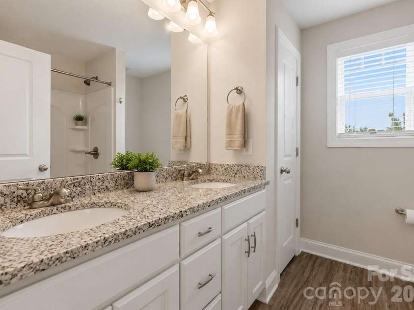 4221 End Street, Charlotte, NC 28208.  MLS# CAR4405194, YatesRealty ID 38611. 