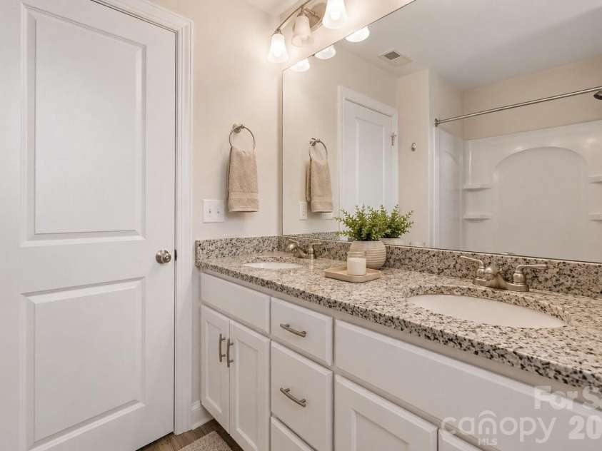 4221 End Street, Charlotte, NC 28208.  MLS# CAR4405194, YatesRealty ID 38611. 