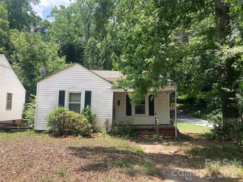 631 Elm Street, Salisbury, NC 28144.  MLS# CAR4400501, YatesRealty ID 38614. 