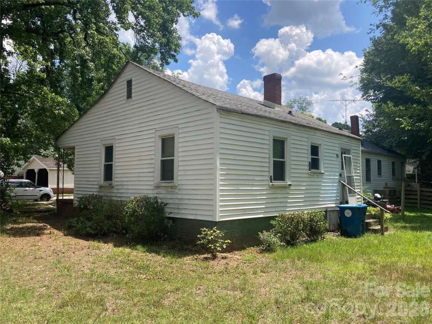 631 Elm Street, Salisbury, NC 28144.  MLS# CAR4400501, YatesRealty ID 38614. 
