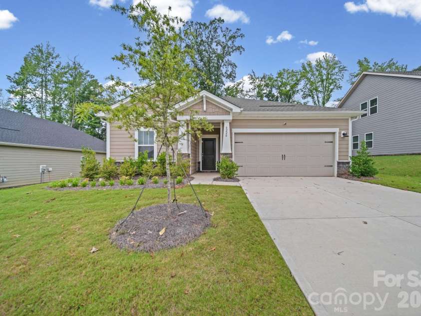 6220 Barcelona Way, Charlotte, NC 28214.  MLS# CAR4404198, YatesRealty ID 38615. 