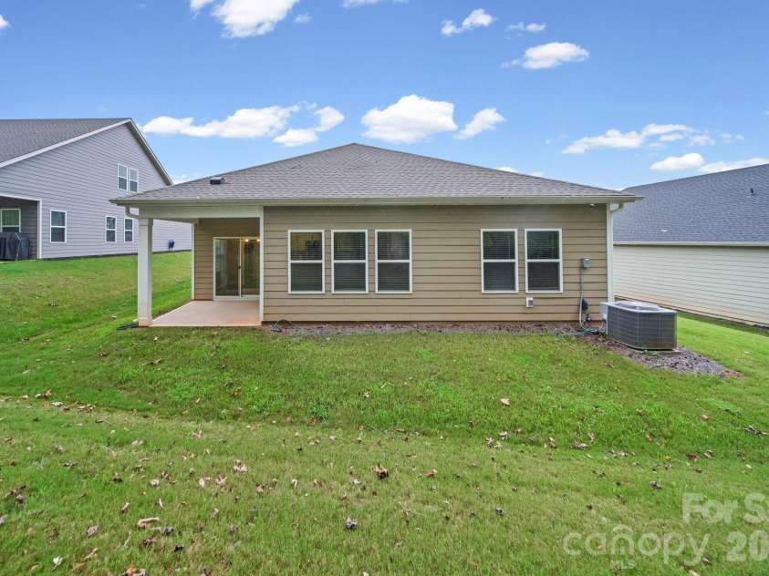6220 Barcelona Way, Charlotte, NC 28214.  MLS# CAR4404198, YatesRealty ID 38615. 