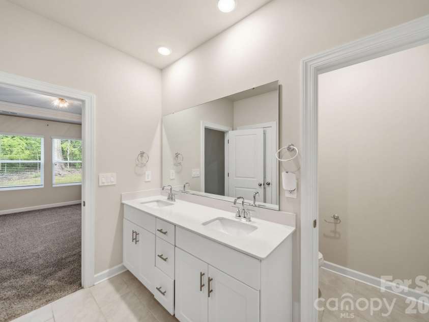 6220 Barcelona Way, Charlotte, NC 28214.  MLS# CAR4404198, YatesRealty ID 38615. 
