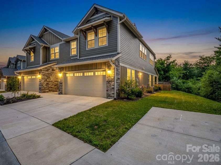 572 Sweet Birch Park Lane, Black Mountain, NC 28711.  MLS# CAR4396853, YatesRealty ID 38616. 