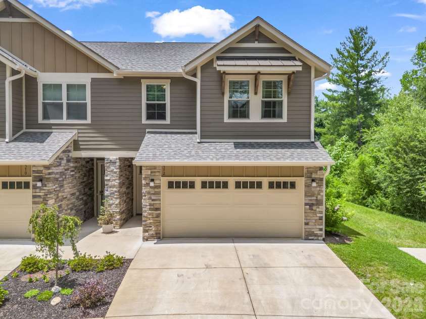 572 Sweet Birch Park Lane, Black Mountain, NC 28711.  MLS# CAR4396853, YatesRealty ID 38616. 