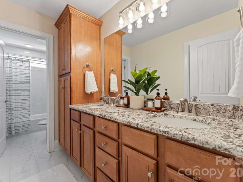 160 Riverchase Lane, Mooresville, NC 28115.  MLS# CAR4396791, YatesRealty ID 38617. Updated bath with dual vanities.